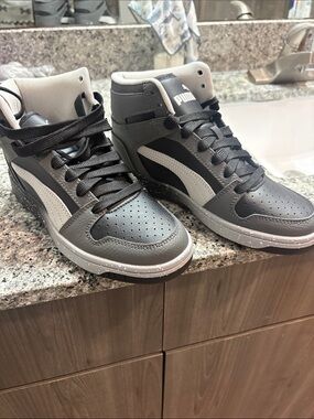 Puma Kids High-Top Sneakers in Gray and White
